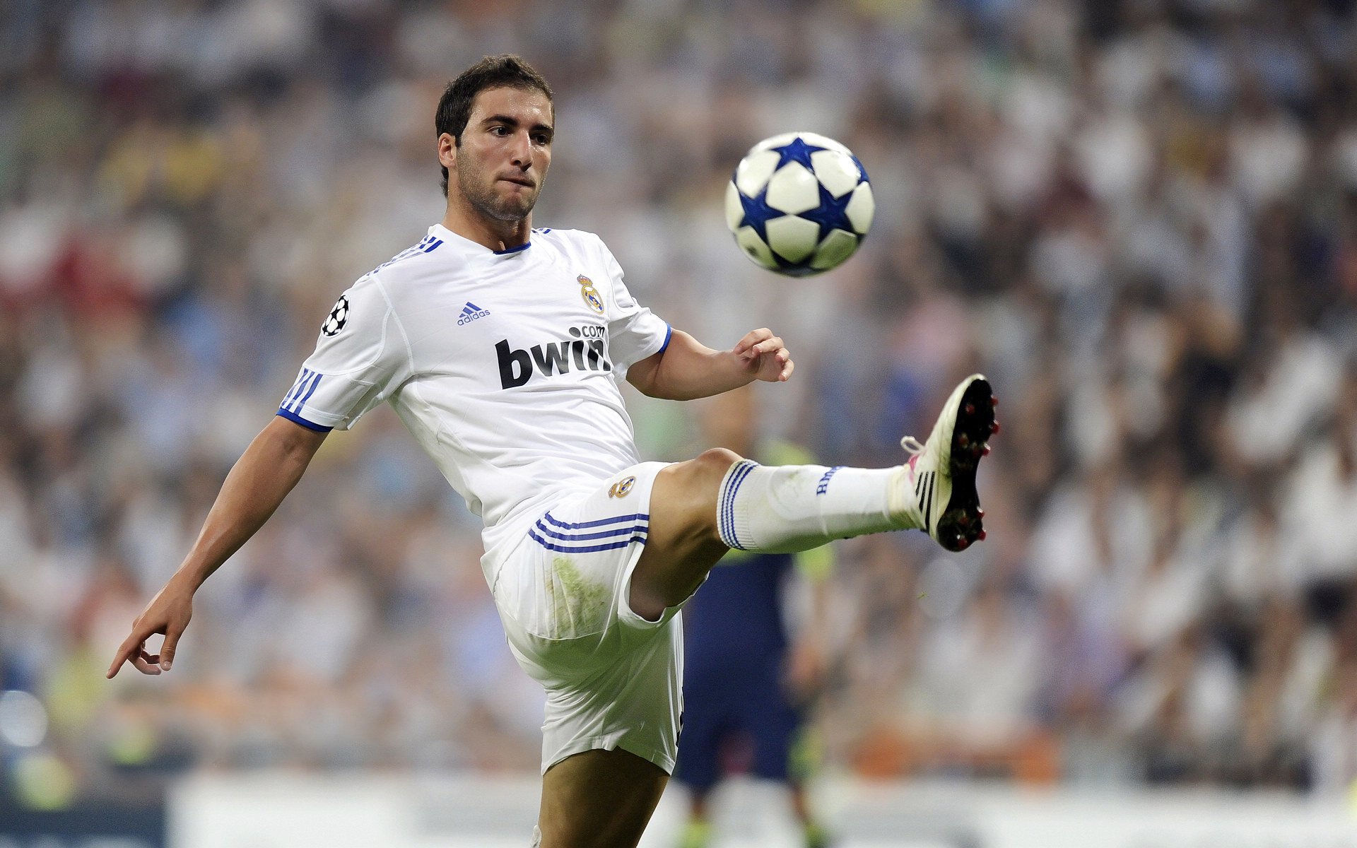 波斯铁骑鏖战药厂,内马尔穿越防线的艺术,一场教科书式的表演