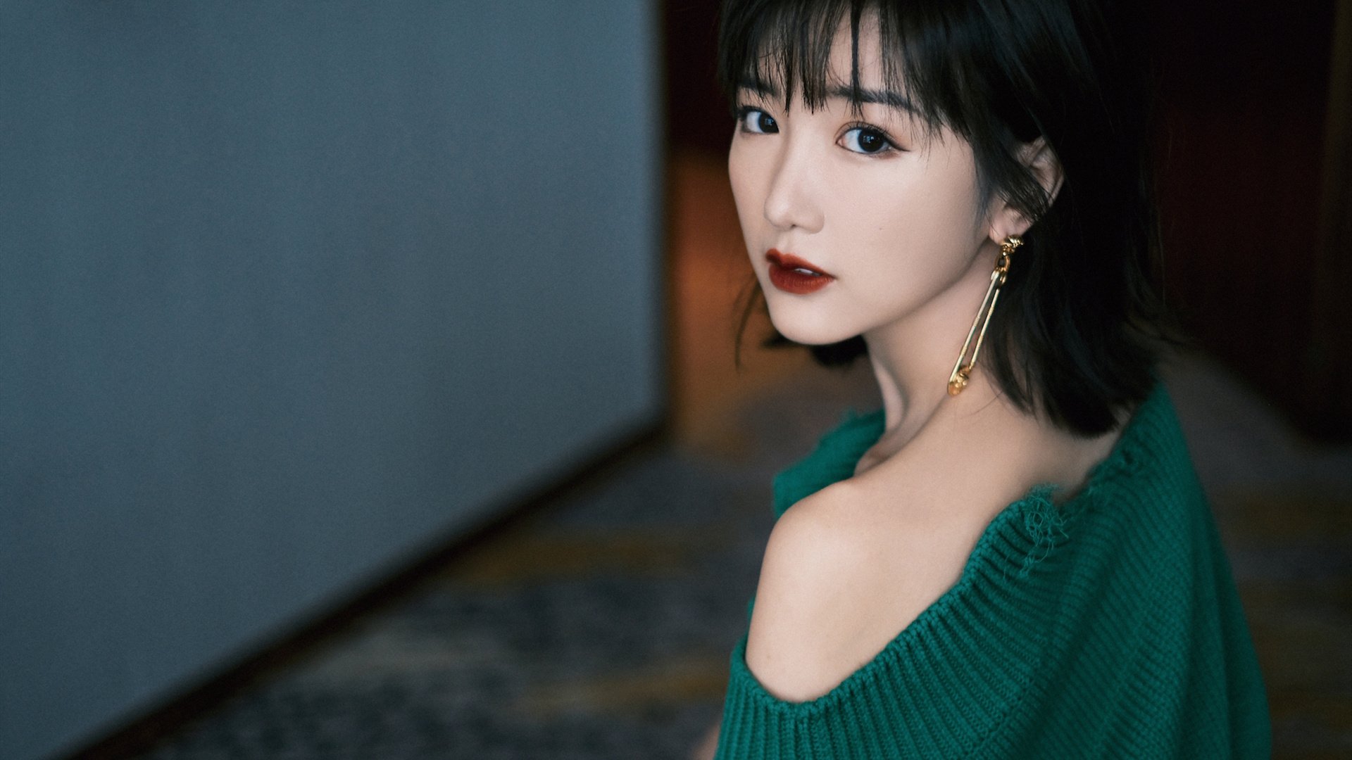 开云sport-街道与绿茵的交响，一场胜利如何点燃另一个半球